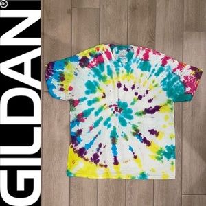 Gildan tie-dyed, crewneck tee